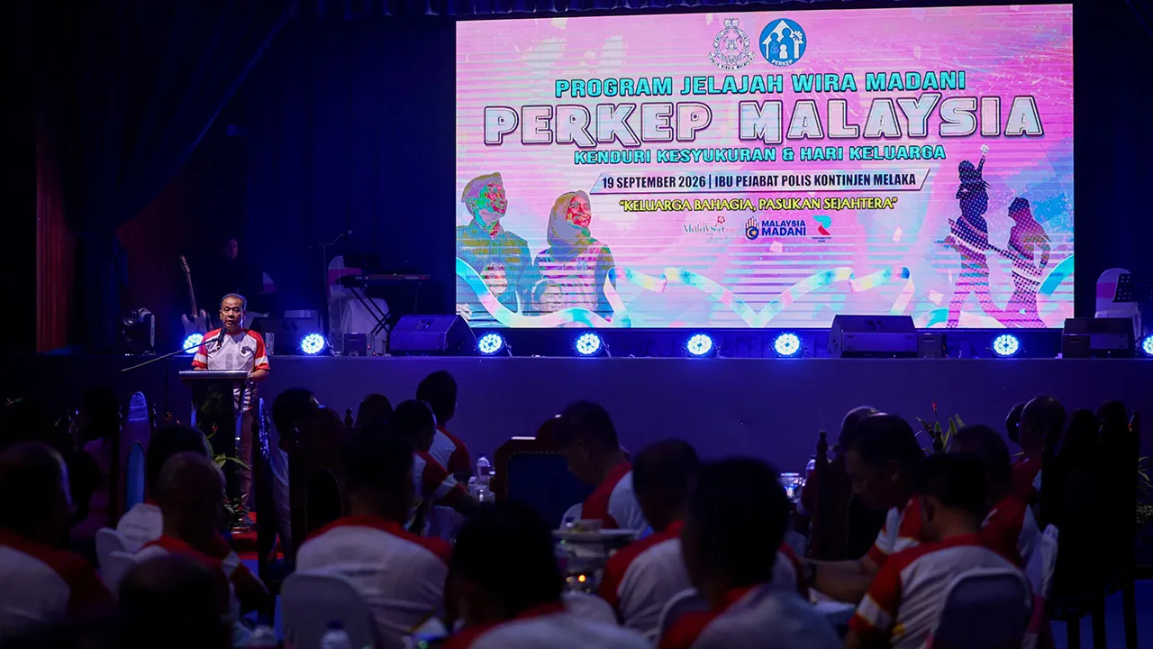 MELAKA, 19 Sept - Ketua Polis Negara Tan Sri Mohd Khalid Ismail menyampaikan ucapan pada Program Jelajah Wira Madani Persatuan Keluarga Polis (PERKEP) Malaysia Kenduri Kesyukuran dan Hari Keluarga di Ibu Pejabat Polis Kontinjen Melaka, hari ini. "fotoBERNAMA (2026) 
