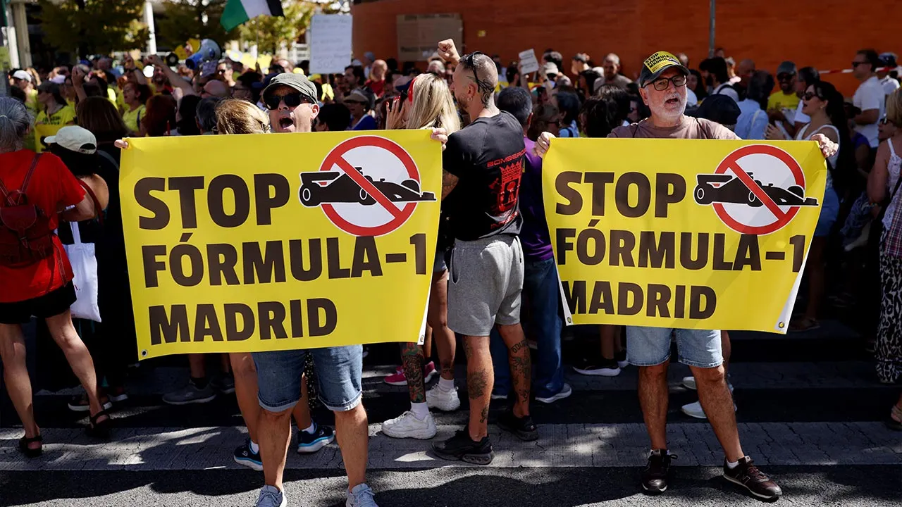 Formula One F1 - Madrid residents protest disruptions and noise caused by the Spanish Grand Prix - Madrid, Spain - September 13, 2026 Protesters react during a demonstration against the Madrid Formula One race REUTERS/Alejandro Martinez Velez