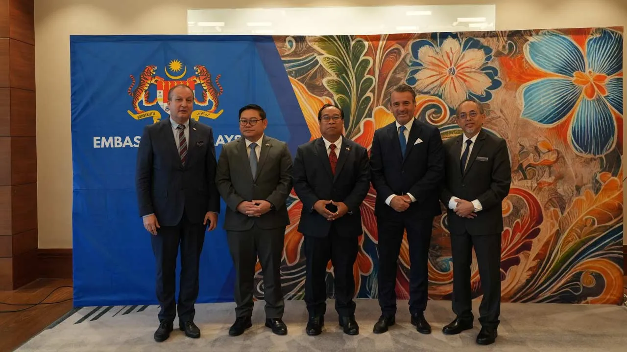 Hi gfx mohon proses TB. Malaysia Hungary. Kredit: Kedutaan Besar Malaysia di Budapest