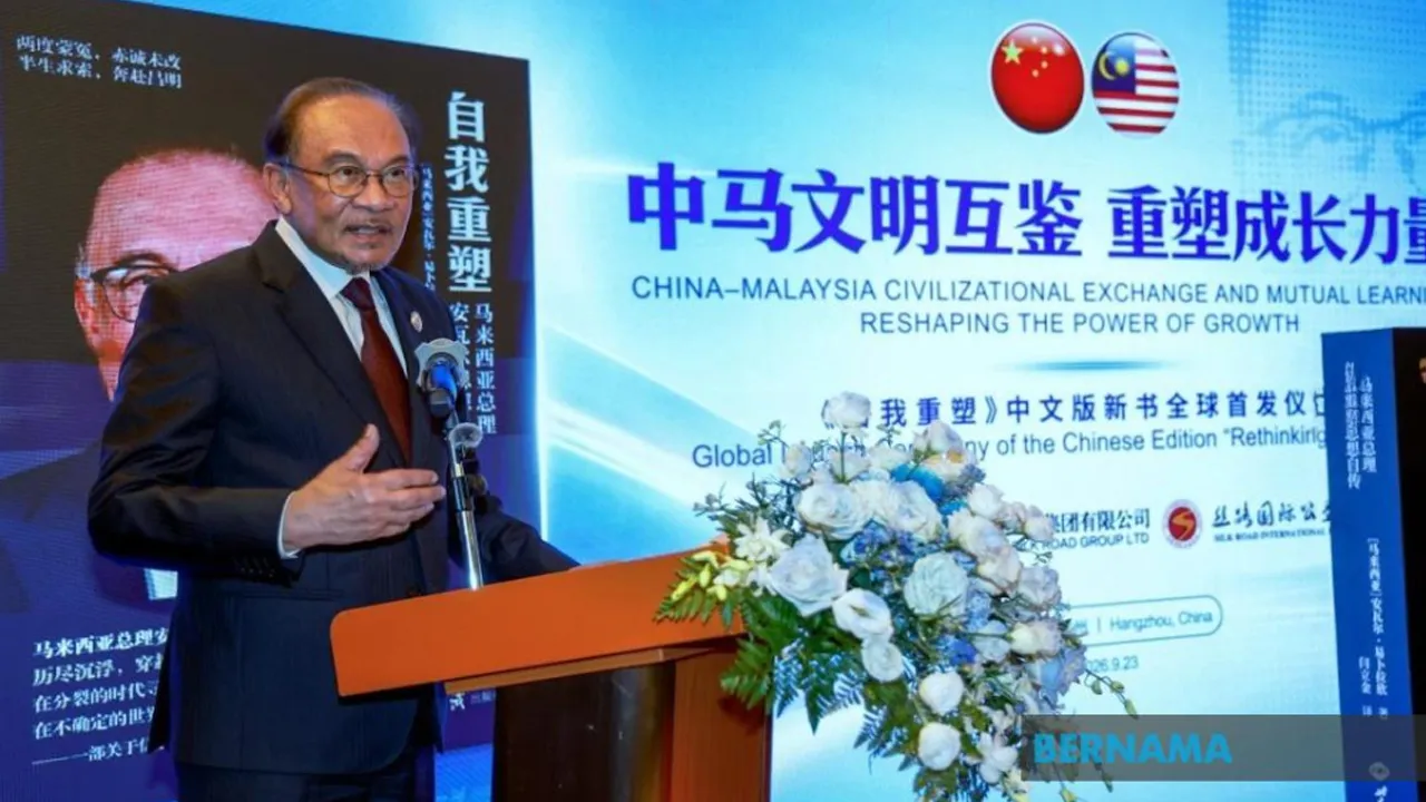 HANGZHOU, 23 Sept (Bernama) Perdana Menteri Datuk Seri Anwar Ibrahim berkata Malaysia menangani sebarang perselisihan faham dengan negara-negara jiran menerusi libat urus diplomatik secara berterusan dan dialog yang membina, bukannya dengan menimbulkan konflik atau bersikap curiga.