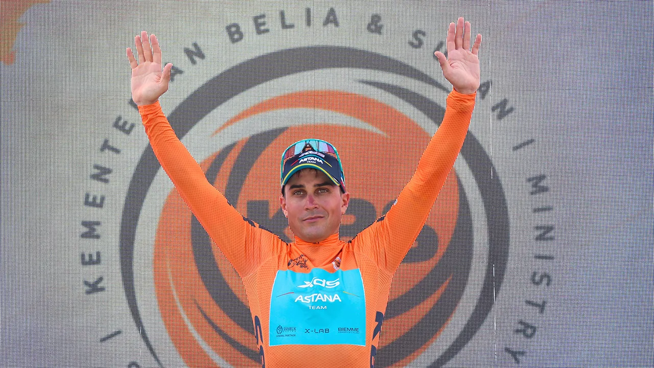 KEMAMAN 1 Okt - Pelumba Pasukan XDS Astana, Matteo Malluceli menyarung jersi jingga selaku raja pecut pada peringkat keempat Le Tour de Langkawi (LTDL) 2025 dari Kuala Terengganu ke Kemaman, hari ini. - fotoBERNAMA