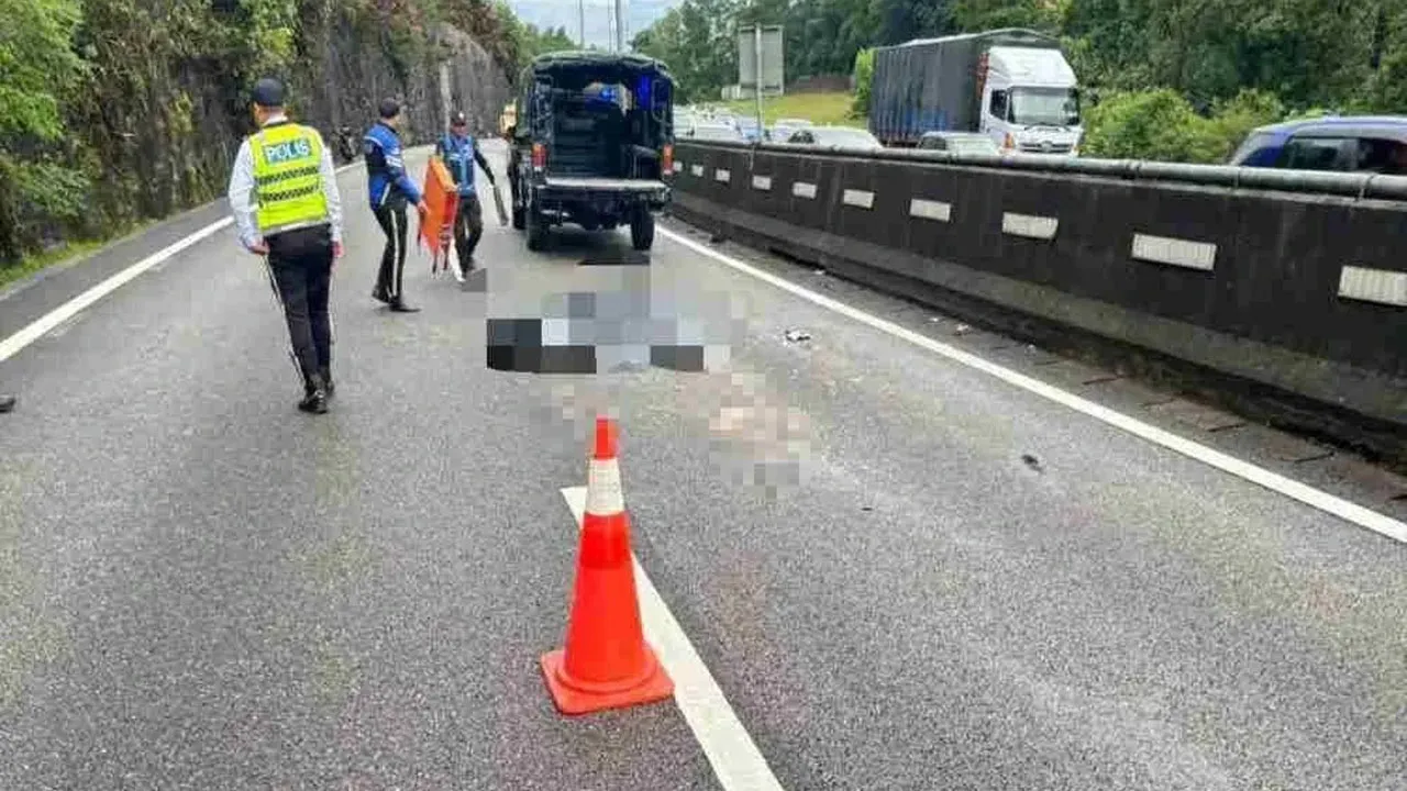 Penunggang motosikal maut dipercayai digilis lori kejadian kemalangan disyaki langgar lari di Kilometer 263.4 PLUS arah selatan selepas Terowong Menora, pada Ahad._Sinar Harian