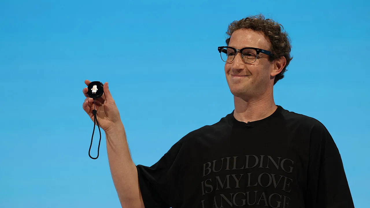 Meta CEO Mark Zuckerberg presents the Muse Charm during the Meta Connect event at the company's headquarters in Menlo Park, California, U.S., September 23, 2026. REUTERS/Carlos Barria 