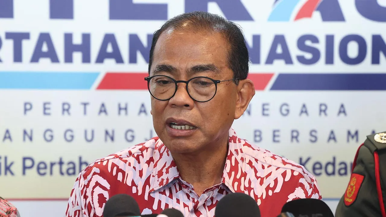 KOTA KINABALU, 26 Sept - Menteri Pertahanan, Datuk Seri Mohamed Khaled Nordin mengadakan sidang media selepas Program Peluncuran Literasi Pertahanan Nasional bertempat di Pusat Konvensyen Antarabangsa Sabah (SICC) hari ini. - fotoBERNAMA (2026) HAK CIPTA TERPELIHARA