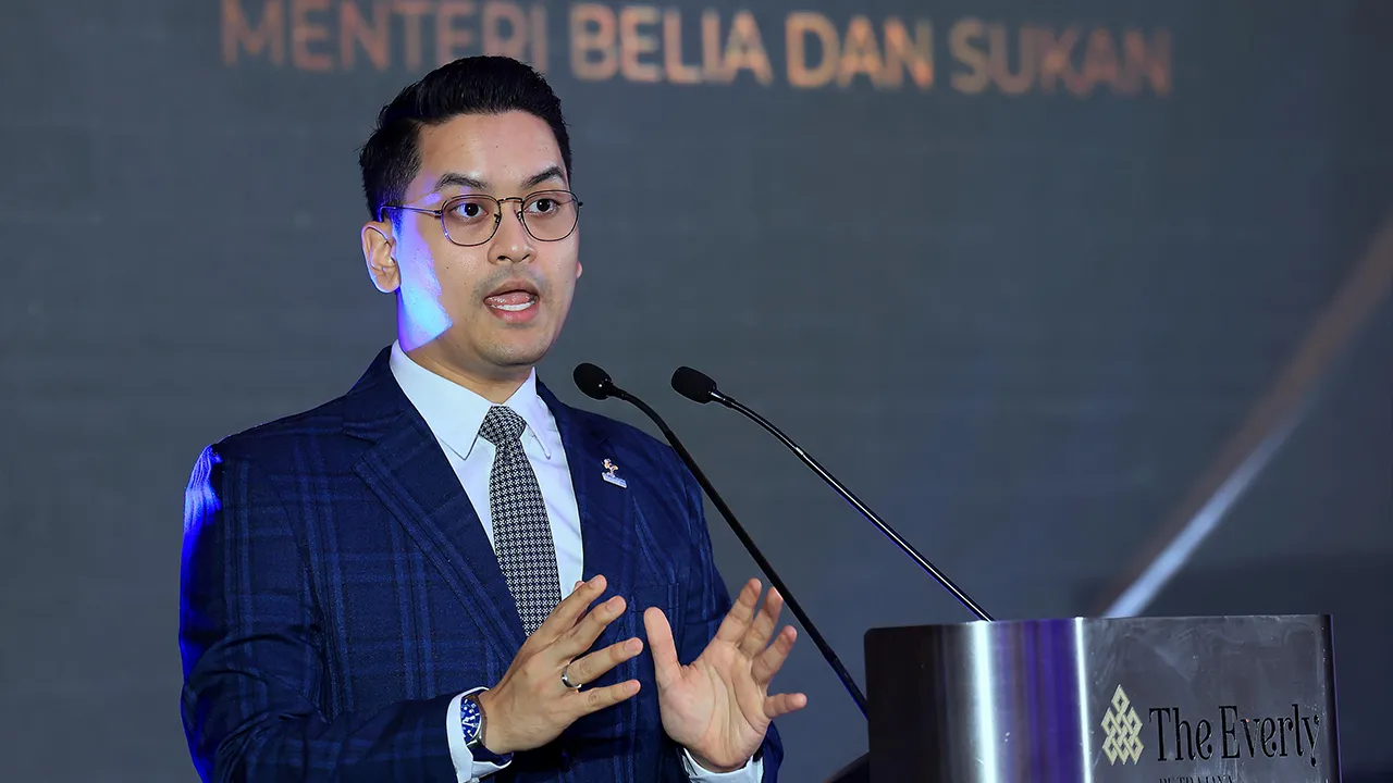 PUTRAJAYA, 14 Sept - Menteri Belia dan Sukan Dr. Mohammed Taufiq Johari menyampaikan ucapan semasa hadir ke Majlis Penyampaian Anugerah Perdana Belia Negara 2026 malam ini. - fotoBERNAMA
