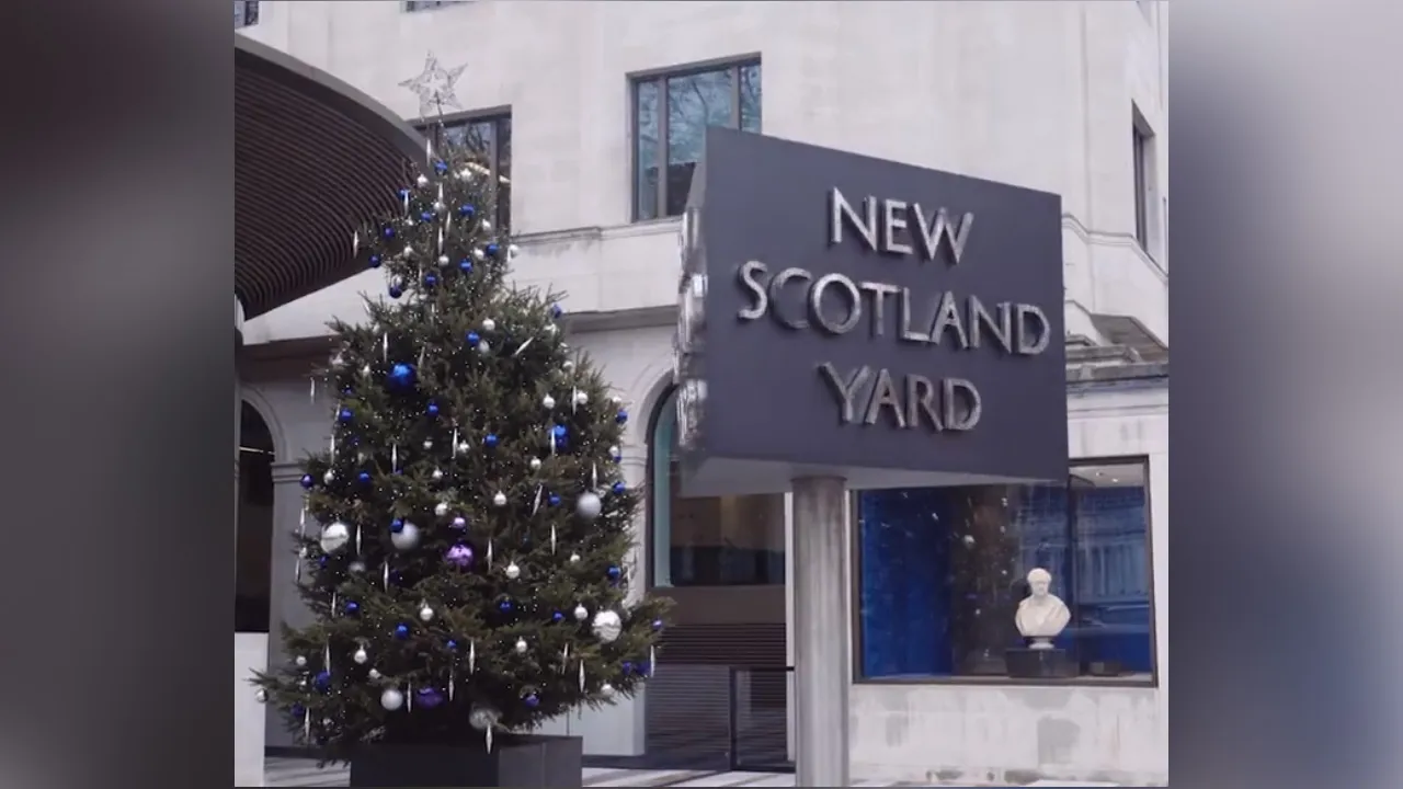 🚨"Who exactly does the  @MetPoliceUK  work for ma'am? Our citizens, or Boris Johnson?" 🚨  (Location: New Scotland Yard. Sound on)
