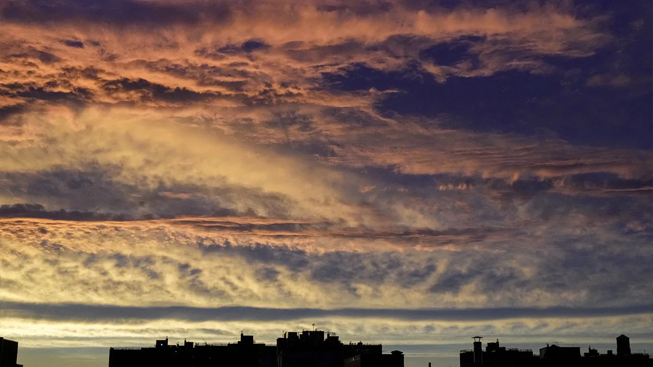 Clouds roll in over the New York City skyline as a nor’easter is expected to bring heavy rain and winds in New York City, US, September 25, 2026. REUTERS/DAVID DEE DELGADO