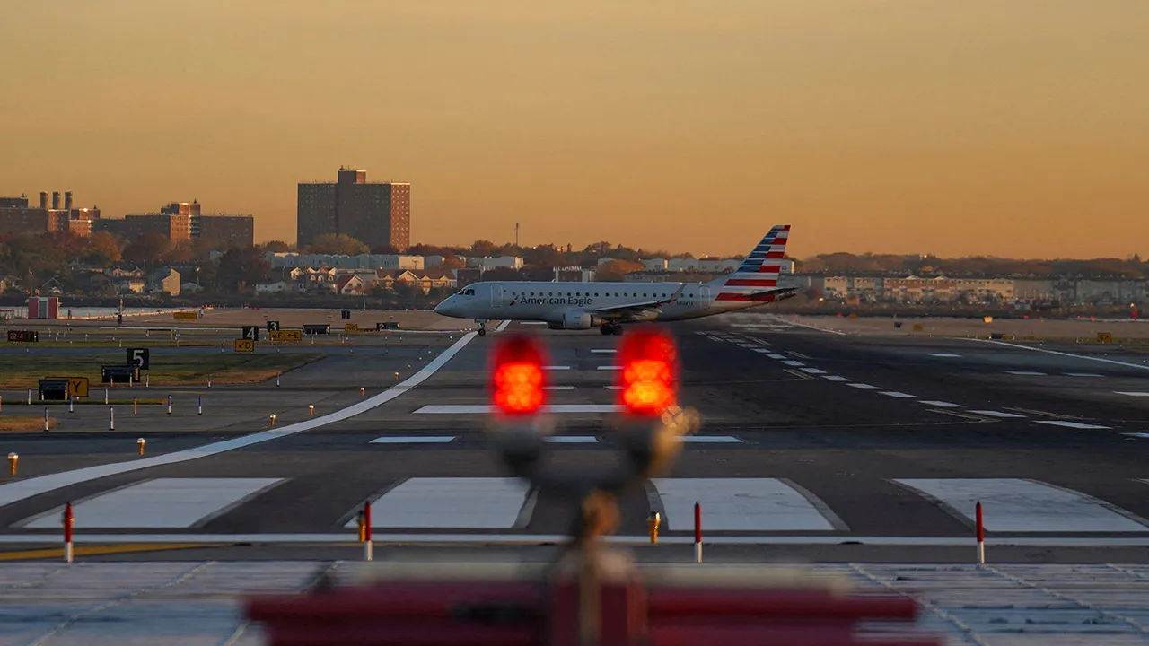 An American Airlines airplane taxis on the tarmac at New York's Laguardia Airport after the FAA ordered flight cuts at 40 major airports amid the ongoing U.S. government shutdown in the Queens borough of New York City, U.S., November 7, 2025. REUTERS/