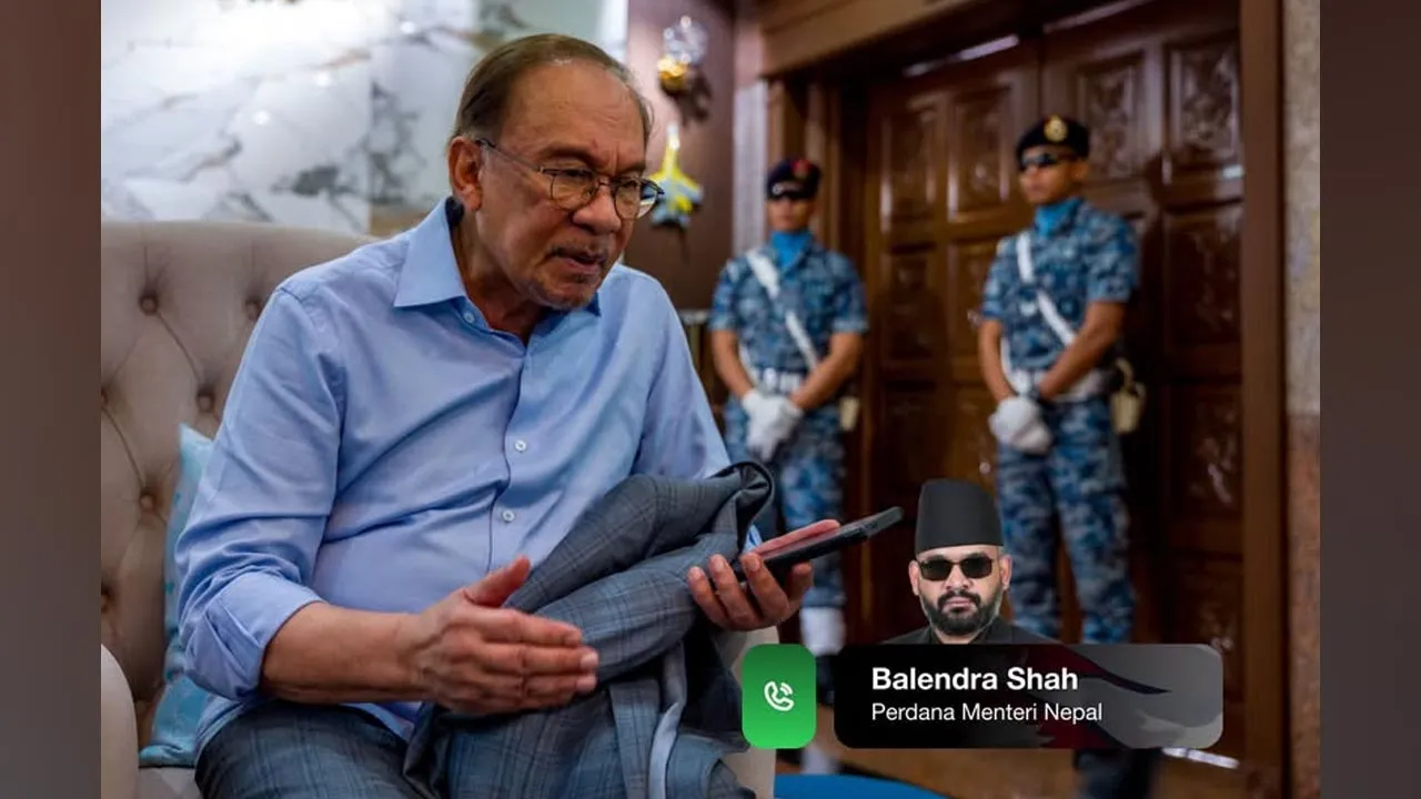 Sebelum berlepas ke China pagi tadi, saya sempat mengadakan perbualan telefon dengan Perdana Menteri Nepal, Balendra Shah. Bagi pihak rakyat Malaysia, saya menyampaikan rasa simpati dan dukacita kepada Kerajaan serta rakyat Nepal atas bencana dahsyat yang melanda negara itu bulan lalu. -- FB Anwar Ibrahim