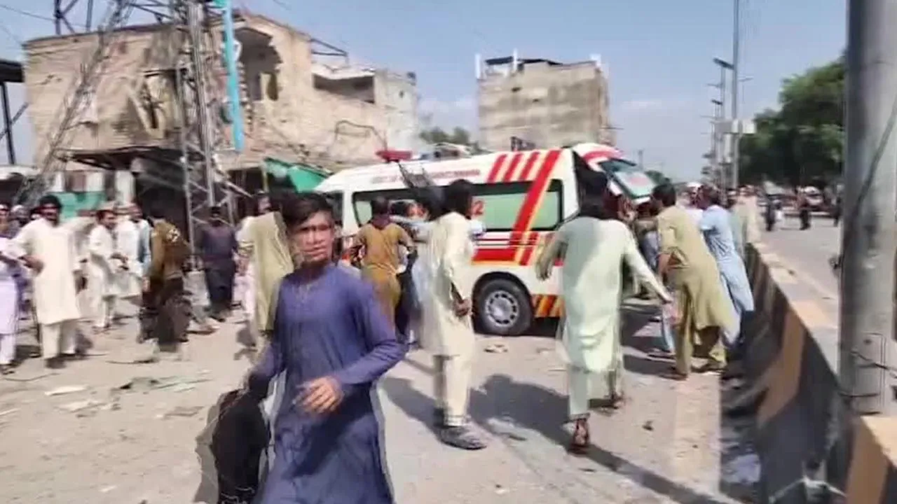 At least 16 killed in suicide attack on police facility in northwest Pakistan -- REUTERS