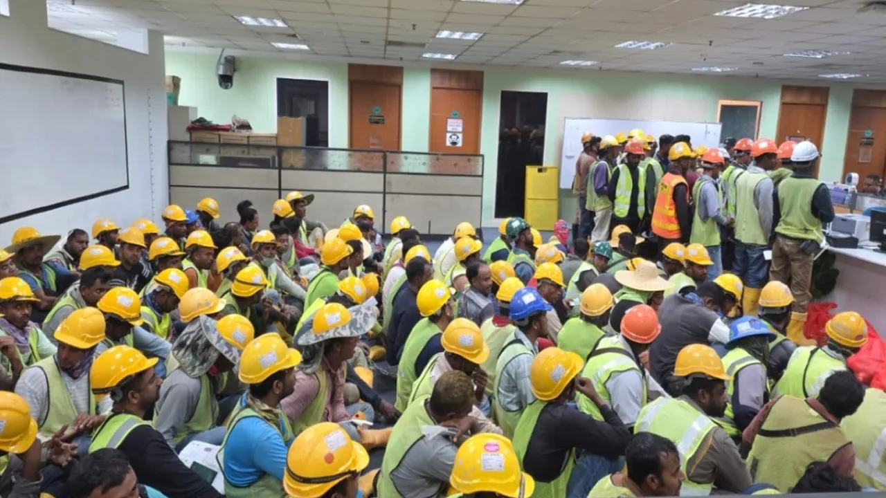 KUALA LUMPUR, 15 Sept (Bernama) -- Jabatan Imigresen (JIM) Putrajaya menahan 173 pendatang tanpa izin dalam operasi penguatkuasaan di sebuah tapak pembinaan hangar, ruang gudang serta kemudahan pengujian enjin kapal terbang di Sepang, Selangor hari ini.
