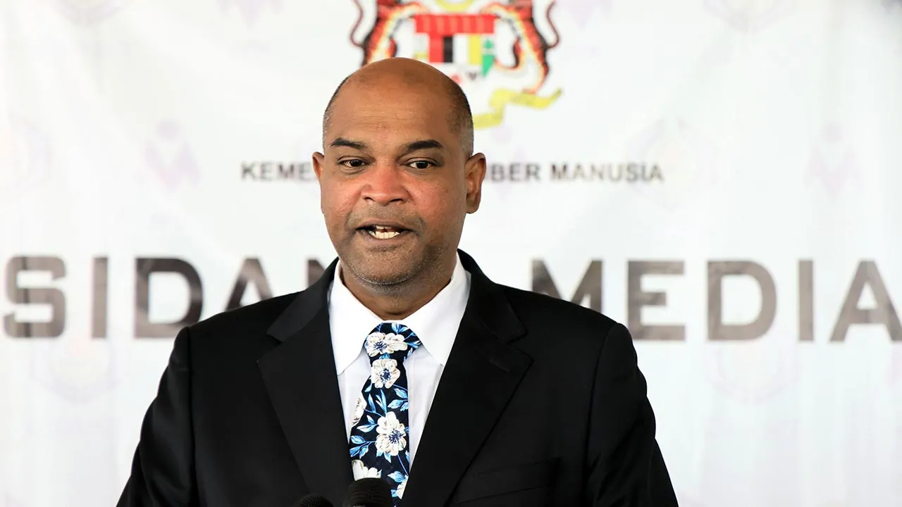 PUTRAJAYA, 22 Sept - Menteri Sumber Manusia Datuk Seri R Ramanan bercakap kepada pemberita selepas menghadiri Majlis Konvokesyen Pusat Latihan Pengajar dan Kemahiran Lanjutan (CIAST) Ke-17 di Pusat Konvensyen Antarabangsa Putrajaya (PICC) hari ini. - fotoBERNAMA (2026) HAK CIPTA TERPELIHARA