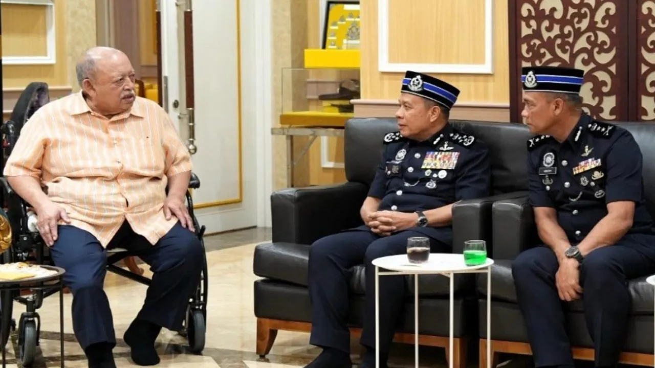 RAJA PERLIS