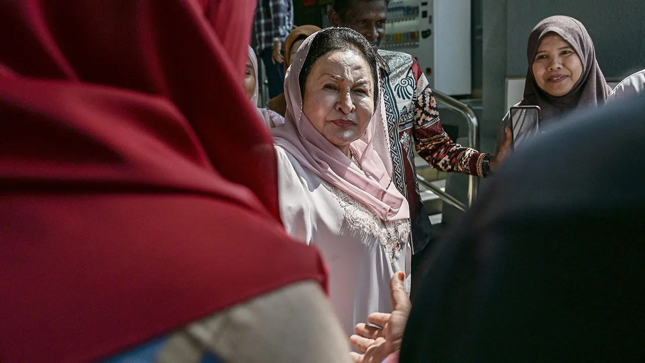 KUALA LUMPUR, 25 Sept - Isteri bekas Perdana Menteri, Datin Seri Rosmah Mansor hadir ke Mahkamah Tinggi hari Ini bagi mengikuti prosiding pengurusan terhadap suaminya Datuk Seri Najib Tun Razak itu yang memohon untuk menggantung pelaksanaan hukuman penjara 15 tahun dan denda RM11.4 bilion dalam kes 1Malaysia Development Berhad (1MDB). - fotoBERNAMA (2026) HAK CIPTA TERPELIHARA