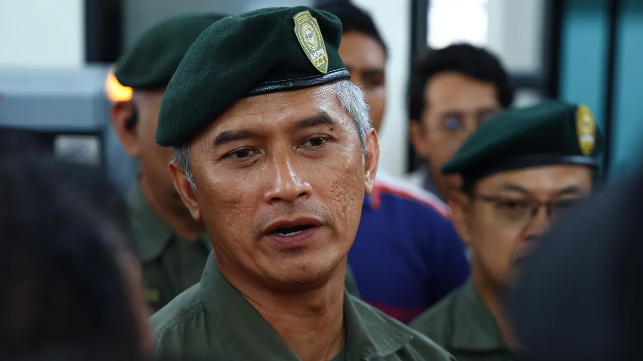 JOHOR BAHRU 18 Ogos - Ketua Pengarah Agensi Kawalan dan Perlindungan Sempadan Malaysia (AKPS) Datuk Seri Mohd Shuhaily Mohd Zain ketika sidang media selepas hadir pada lawatan Menteri Pengangkutan Anthony Loke Siew Fook meninjau perkembangan Sistem Transit Rapid (RTS) Link Johor Bahru-Singapura di Kompleks Bersepadu Imigresen, Kastam dan Kuarantin (ICQ), Bukit Cagar hari ini. - fotoBERNAMA (2026) 