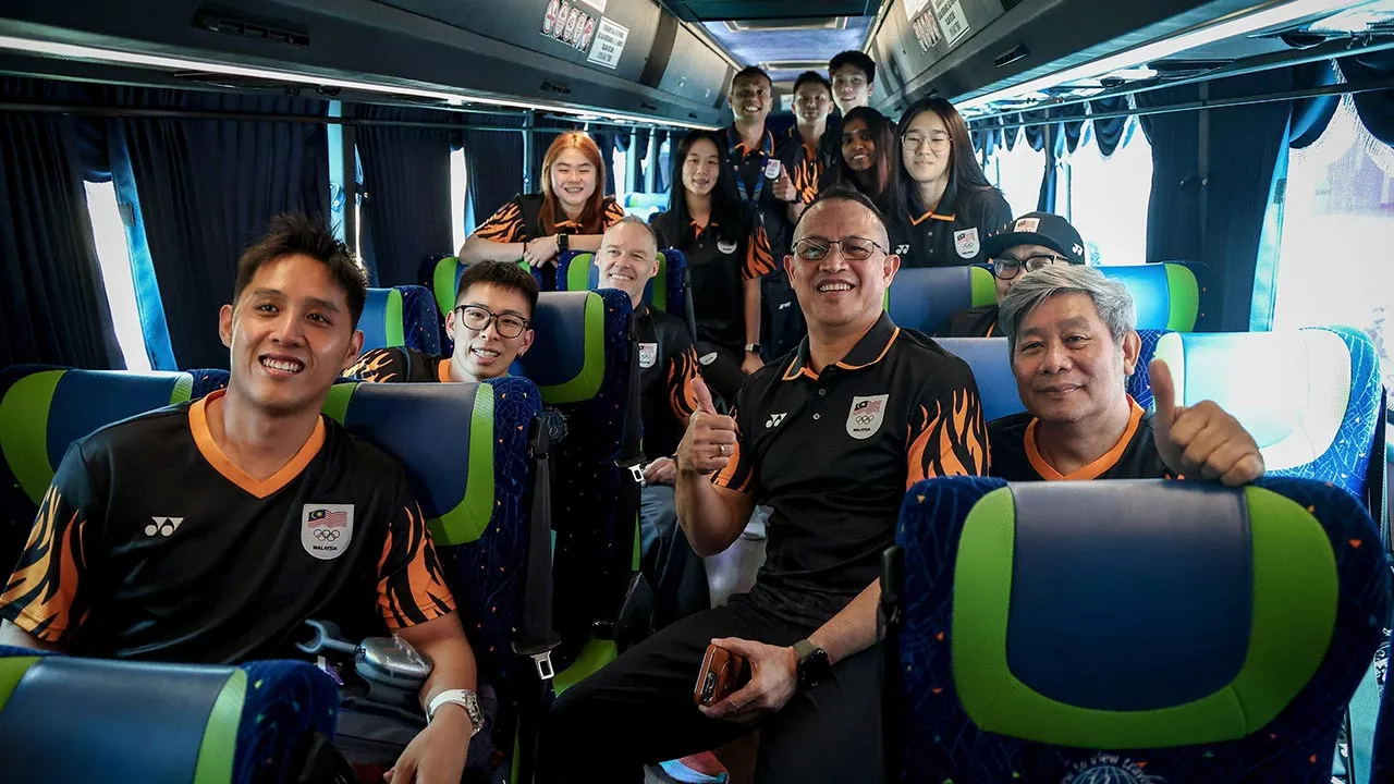 KUALA LUMPUR, 16 Sept - Jurulatih beregu kebangsaan Rexy Mainaky bersama skuad badminton negara di Akademi Badminton Malaysia (ABM), Bukit Kiara, sebelum bertolak ke KLIA untuk berlepas ke Sukan Asia Aichi-Nagoya 2026 yang berlangsung dari 19 Sept hingga 4 Okt. - fotoBERNAMA (2026) HAK CIPTA TERPELIHARA