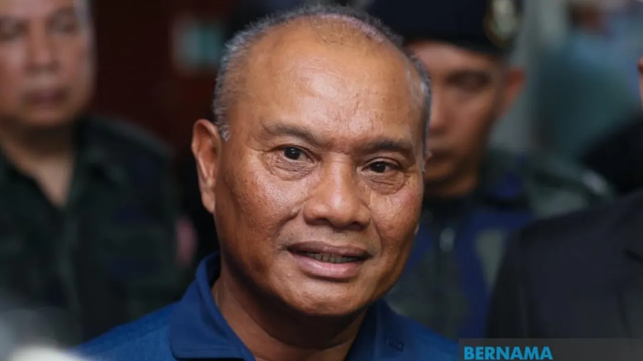 KOTA BHARU, 24 Sept (Bernama) -- Seorang lelaki warga Myanmar yang ditahan dalam Ops Taring Wawasan di Terminal Bas Lembah Sireh, di sini malam tadi, mendakwa membayar kira-kira RM15,000 kepada seorang ejen bagi menguruskan perjalanannya dari Myanmar sehingga memasuki Malaysia.