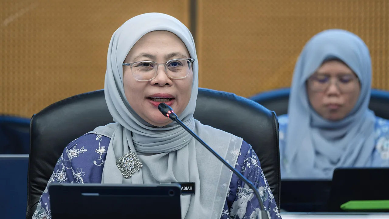 KUALA LUMPUR, Aug 14 - Chief Statistician Siti Asiah Ahmad speaks during a press conference on the release of Second Quarter 2026 (2Q2026 GDP) Statistics at Sasana Kijang today. - fotoBERNAMA (2026) COPYRIGHT RESERVED