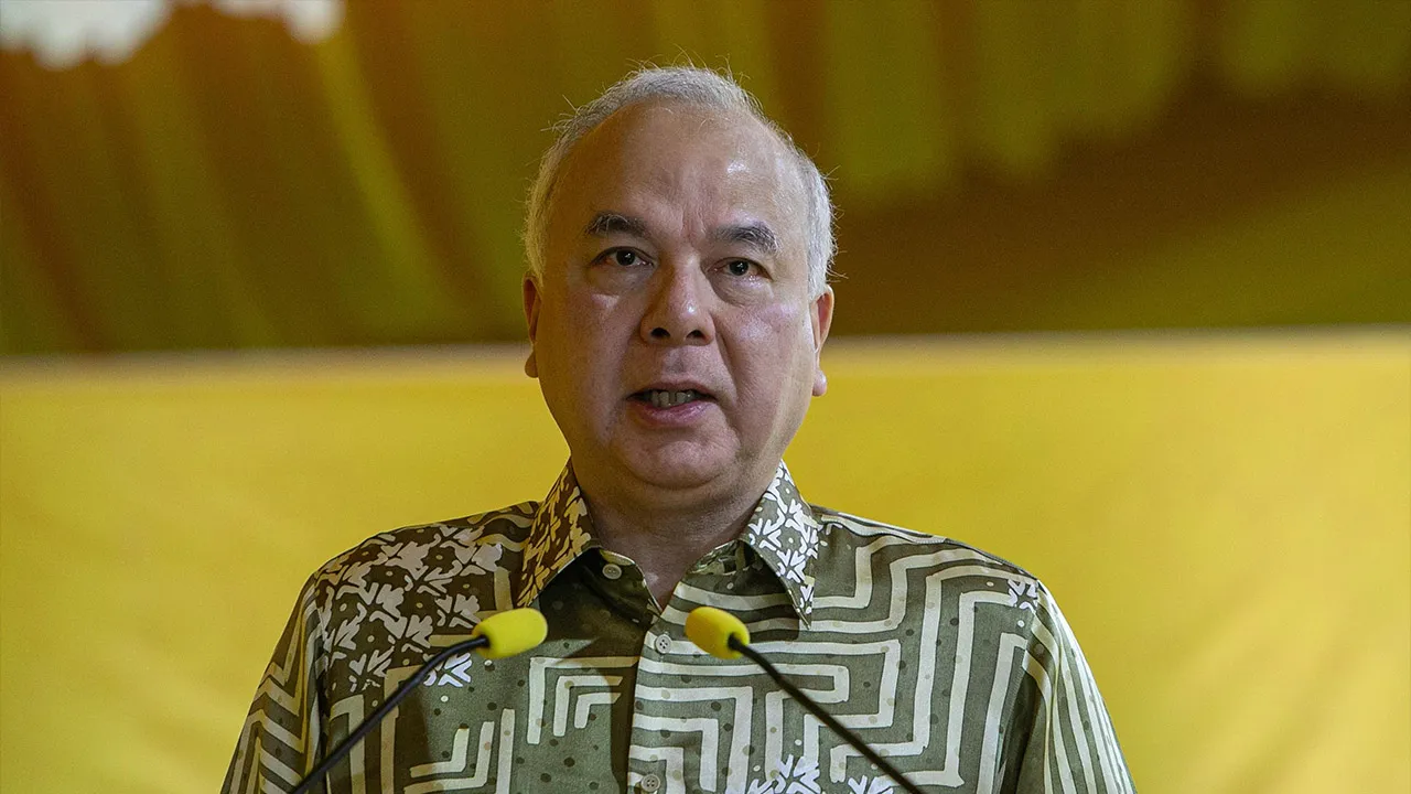 IPOH, 26 Jun - Sultan Perak Sultan Nazrin Shah berkenan menyampaikan titah pada Majlis Pelancaran Zakat Perak Al Ridzuan (ZAPAR) anjuran Majlis Agama Islam dan Adat Melayu Perak (MAIPk) di ZAPAR hari ini. - fotoBERNAMA (2025) HAK CIPTA TERPELIHARA