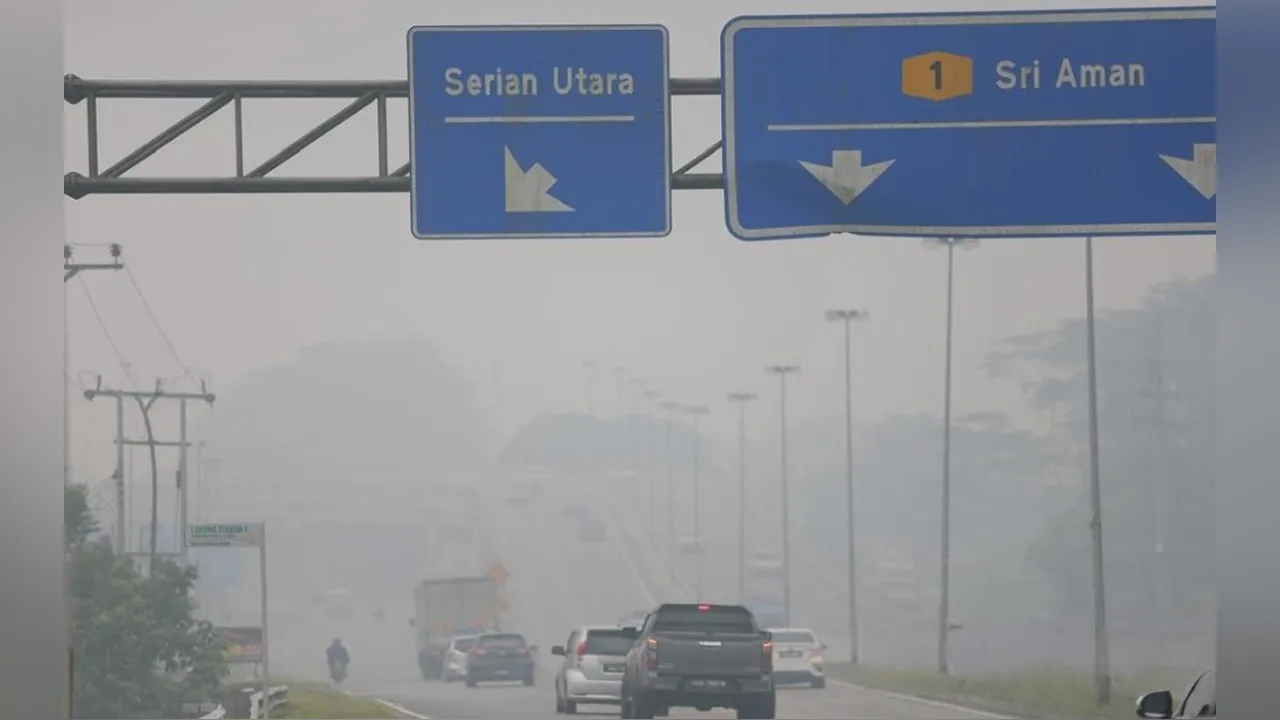 SERIAN, Sept 4 (Bernama) -- Serian recorded an Air Pollutant Index (API) reading of 518 as of 10 am today, placing it in the "hazardous" category amid transboundary haze.\