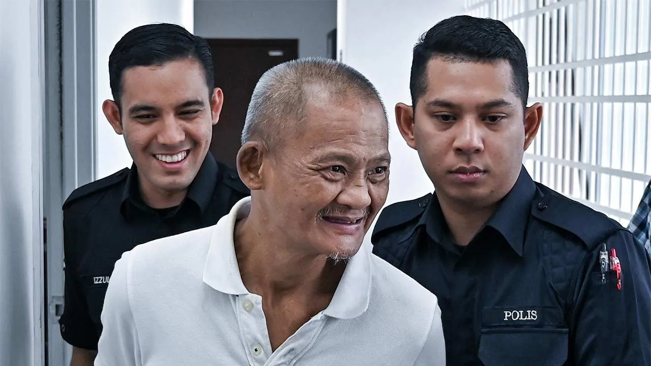 IPOH, 30 Sept - Seorang lelaki didakwa di Mahkamah Majistret di sini hari ini atas pertuduhan membunuh seorang penghuni pusat jagaan di Tanjung Rambutan, dekat sini, 3 Sept lepas. Bagaimanapun, mahkamah tidak merekodkan sebarang pengakuan daripada Soo Kim Keong, 51, yang juga penghuni pusat jagaan itu selepas pertuduhan dibacakan di hadapan Majistret Norizan Riduan, memandangkan kes membunuh berada di bawah bidang kuasa Mahkamah Tinggi. Mengikut pertuduhan, Kim Keong didakwa membunuh Chong Mun Long, 28, di 