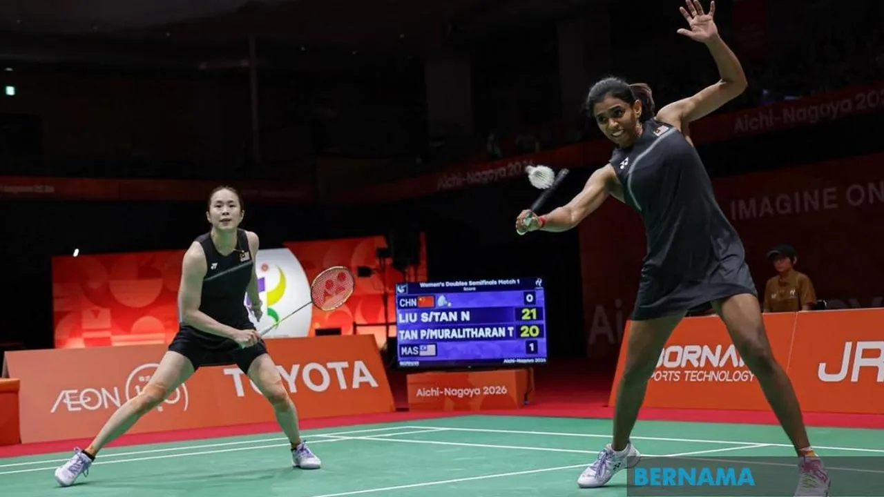 Atlet badminton negara Pearly Tan dan M. Thinaah selepas beraksi menentang wakil China Liu Sheng Shu dan Tan Ning dalam perlawanan separuh akhir acara beregu wanita pada Sukan Asia Aichi-Nagoya 2026 di Ichinomiya City Municipal Gymnasium hari ini. Pearly-Thinaah tewas dengan mata 21-16, 20-22, 12-21. -- BERNAMA