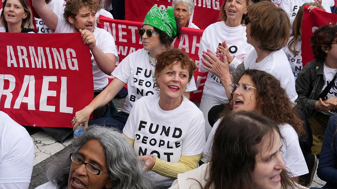 Actor Susan Sarandon takes part in a protest ahead of Israeli Prime Minister Benjamin Netanyahu's address to the United Nations 81st General Assembly in New York City, U.S., September 24, 2026. REUTERS/David 'Dee' Delgado