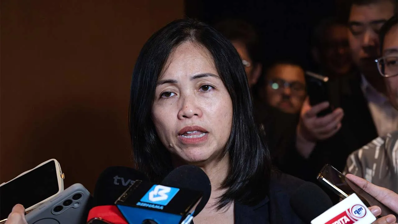 KUALA LUMPUR, Sept 22 - Deputy Communications Minister Teo Nie Ching speaks to the media after attending the media launch of the ASEAN-China Cross Border E-Commerce Expo 2026 (CBE 2026) at the Kuala Lumpur Convention Centre today. - fotoBERNAMA (2026) COPYRIGHT RESERVED