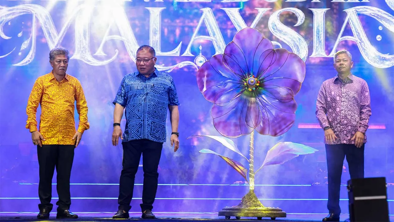 KUALA LUMPUR, 13 Sept - Menteri Pelancongan, Seni dan Budaya, Datuk Seri Tiong King (dua, kiri) selepas menyempurnakan Majlis Perasmian Festival Budaya Malaysia (FBM) 2026 di Taman Tasik Titiwangsa hari ini. Turut sama Ketua Setiausaha MOTAC Datuk Shaharuddin Abu Sohot (kiri). - fotoBERNAMA (2026) HAK CIPTA TERPELIHARA