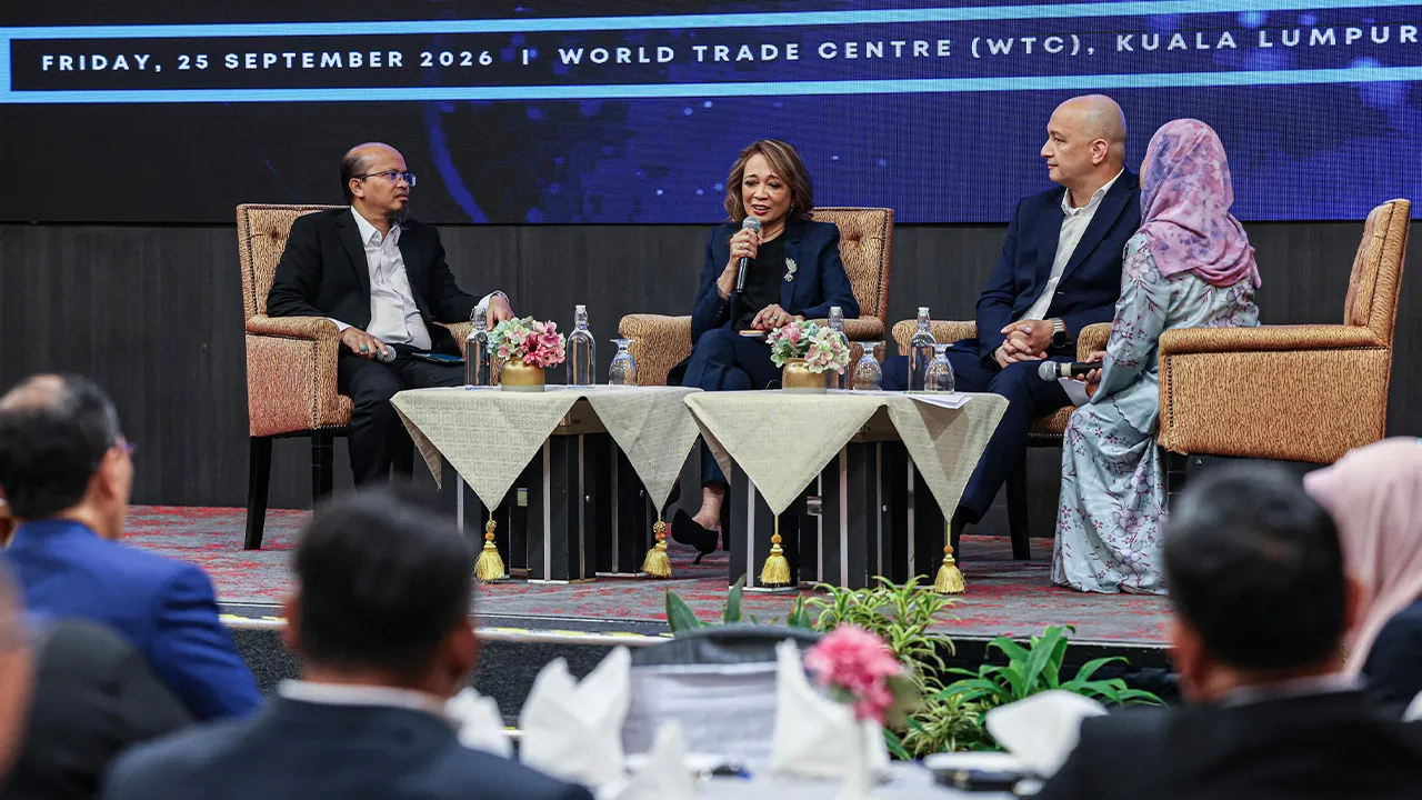 KUALA LUMPUR, September 25 - Panelists (from left) Chief Executive Officer MIMOS Academy, Prof Ir Dr Ahmad Nizar, Founder of Chapter Advisory Sdn Bhd, Norlida Azmi and International Director of Chartered Management Institute "'s, Mahmoud AbdoulFotoh during the forum titled "' "'AI For The Future of Humanity: Who Will Lead in The Intelligent Age " held in conjunction with the The Intelligent Age Summit, Where Leadership Meets Recognition at the Dewan Tun Hussein Onn, World Trade Centre (WTC) today. Also pres