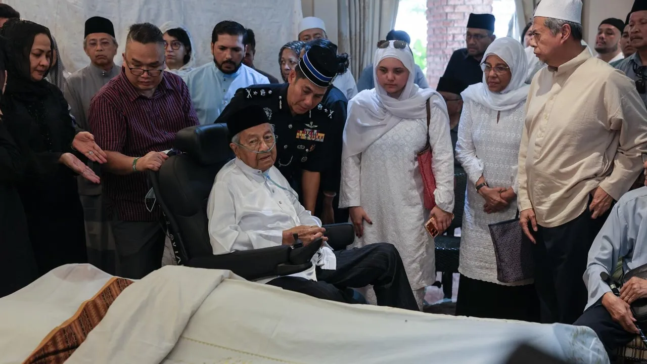 Tun Mahathir -- AWANI/Shahir Omar
