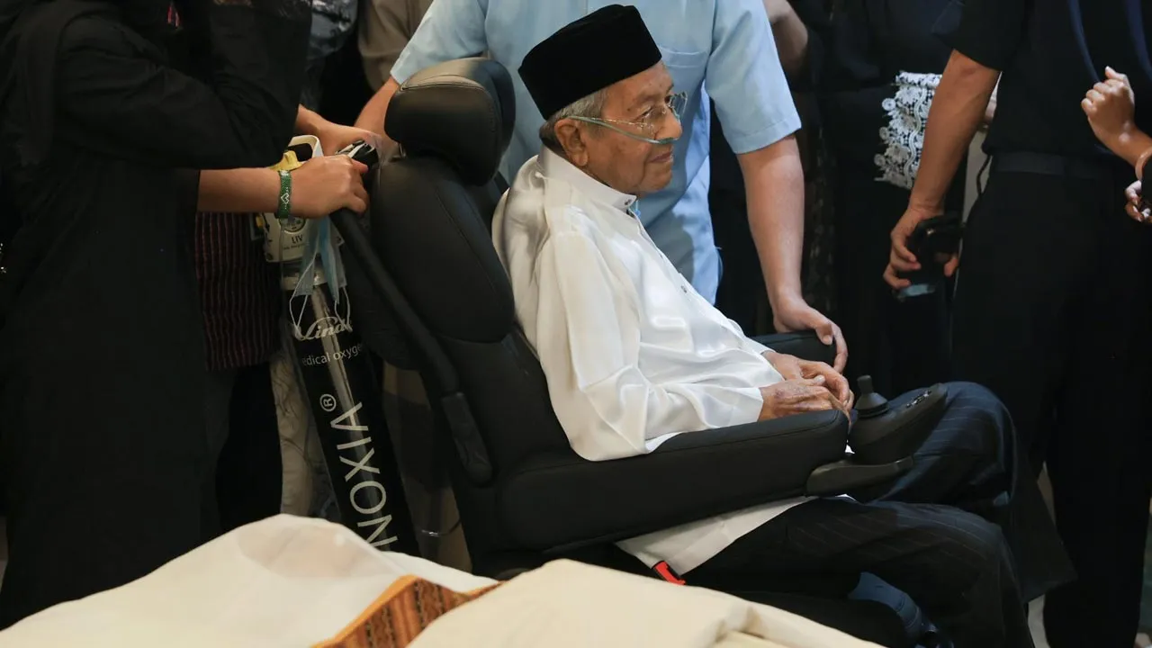 Tun Mahathir -- AWANI/Shahir Omar
