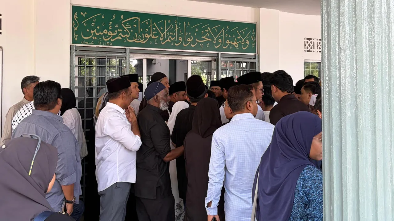 Tun Siti Hasmah Funeral -- AWANI
