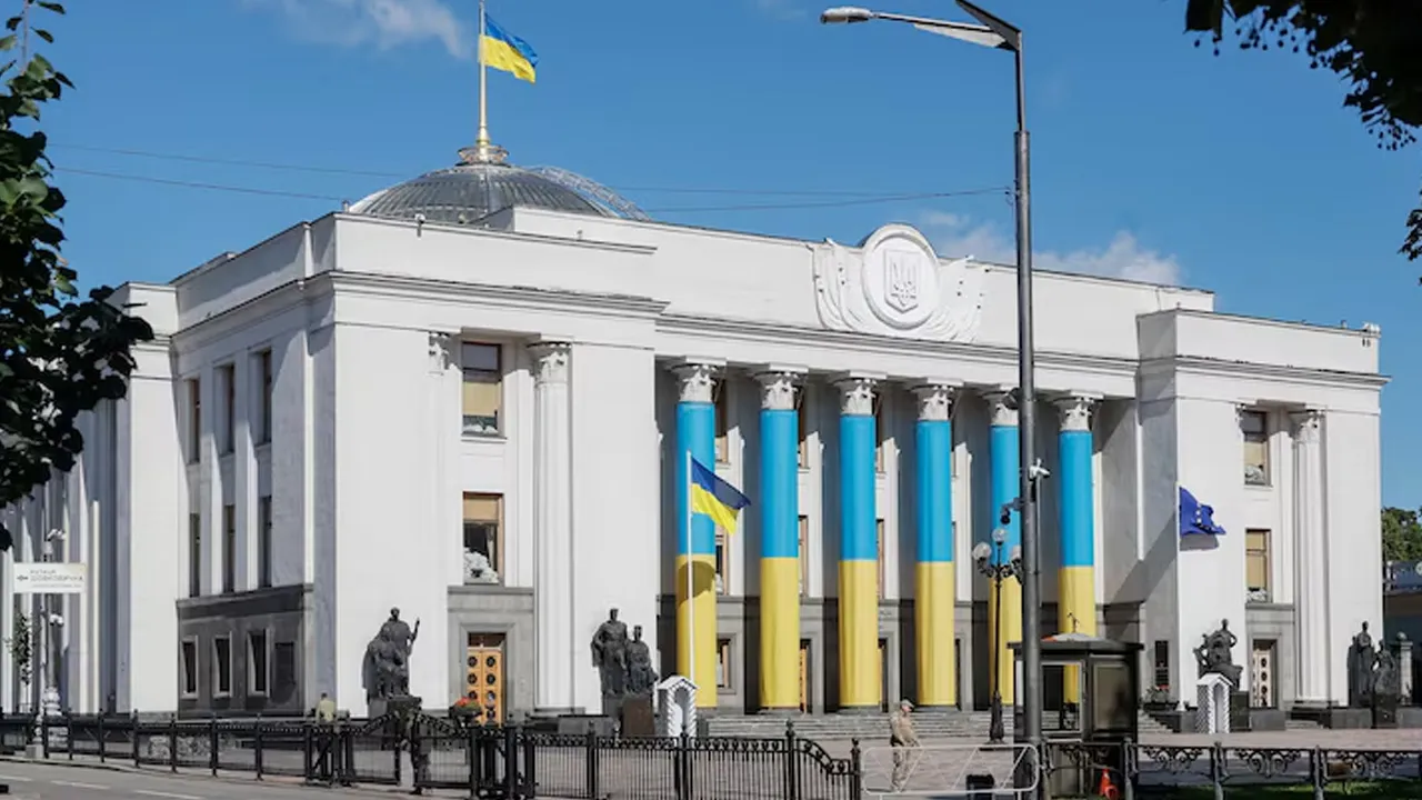 The Ukrainian parliament building, amid Russia's attack on Ukraine, in Kyiv, Ukraine August 24, 2025. REUTERS/Gleb Garanich
