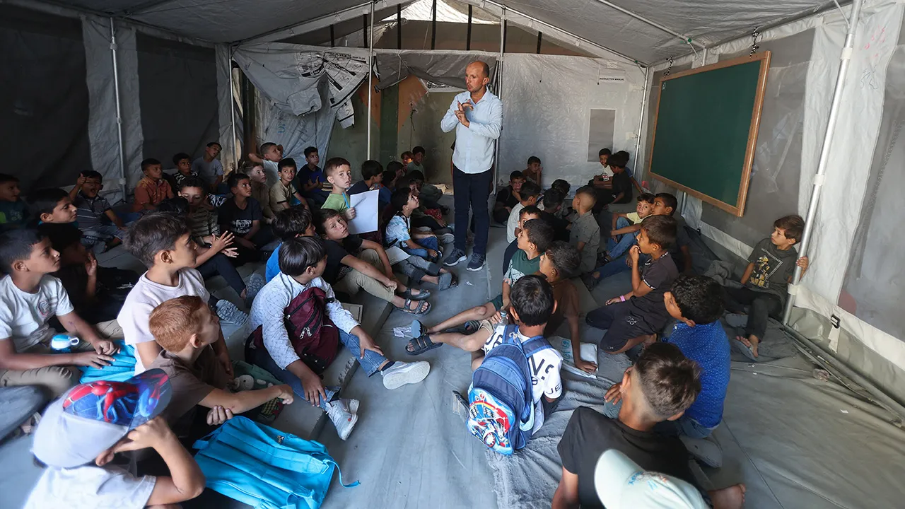 Palestinian students attend their first day of the new school year inside a tent at a school, in Khan Younis, in the southern Gaza Strip, September 19, 2026. REUTERS/Ramadan Abed