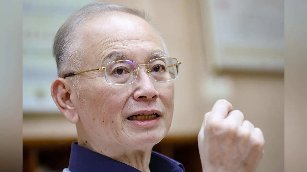 BATU PAHAT, 16 Sept - Presiden MCA Datuk Seri Wee Ka Siong bercakap kepada pemberita pada Konvensyen Tahunan MCA Negeri Johor 2026 di Che Ann Khor Yong Peng, hari ini. - fotoBERNAMA (2026) 