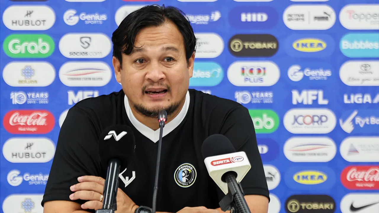 SKANDAR PUTERI, 12 Sept - Ketua jurulatih Penang FC Wan Rohaimi Wan Ismail ketika sidang media selepas tamat perlawanan Liga Super Malaysia 25/26 antara Johor Darul Ta'zim (JDT) dengan Penang FC di Stadium Sultan Ibrahim semalam. Keputusan penuh JDT 6 - 0 Penang FC. - fotoBERNAMA