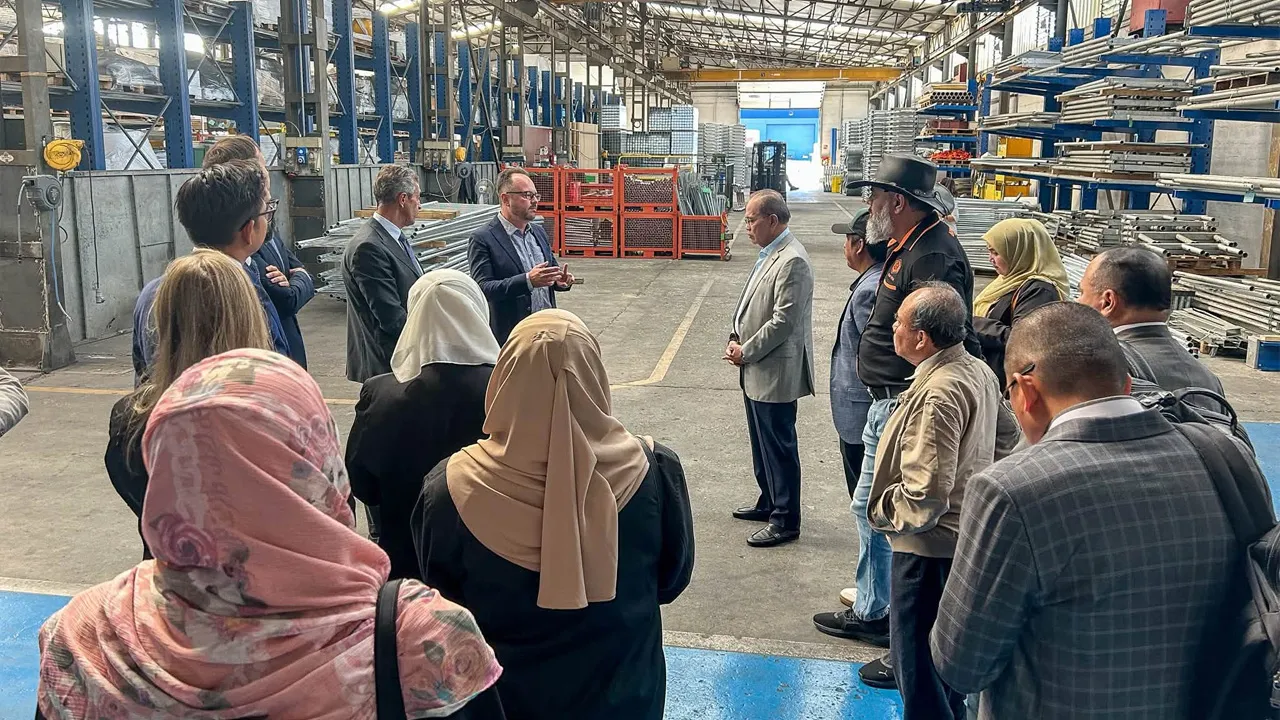 MEMPERKUKUH INDUSTRI KERBAU TENUSU PAHANG MELALUI BAKA, TEKNOLOGI DAN KEPAKARAN Hari ini saya bersama delegasi Pahang meneruskan lawatan kerja berkaitan sektor penternakan di Itali dengan mengunjungi Rota Guido S.R.L. di Cremona._FB Wan Rosdy bin Wan Ismail
