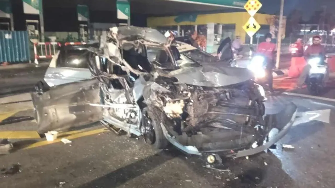 https://www.sinarharian.com.my/article/797835/berita/semasa/wanita-maut-kereta-langgar-belakang-lori-di-lampu-isyarat