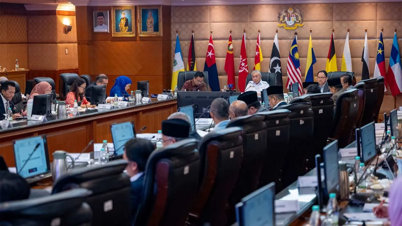Industri halal merupakan antara sektor strategik yang mempunyai potensi besar untuk terus menyumbang kepada pertumbuhan ekonomi negara, memperluas peluang pelaburan dan membuka akses pasaran yang lebih luas.
