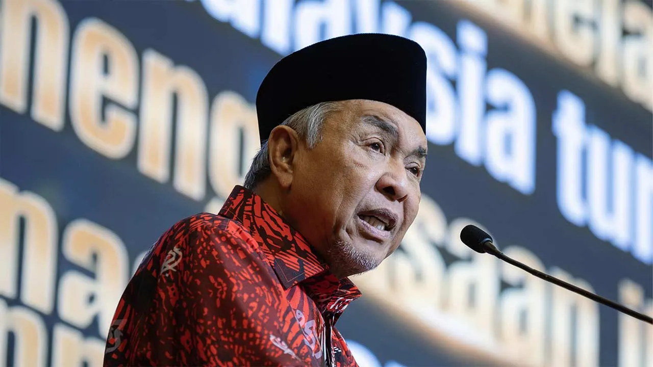 KUALA LUMPUR, 8 Sept - Timbalan Perdana Menteri Datuk Seri Dr Ahmad Zahid Hamidi berucap pada Majlis Perasmian Penutup Konvensyen Pendidikan Melayu 2026 di Pusat Dagangan Dunia Kuala Lumpur hari ini. - fotoBERNAMA (2026) HAK CIPTA TERPELIHARA  Photographed By: ABDUL RAZAK LATIF