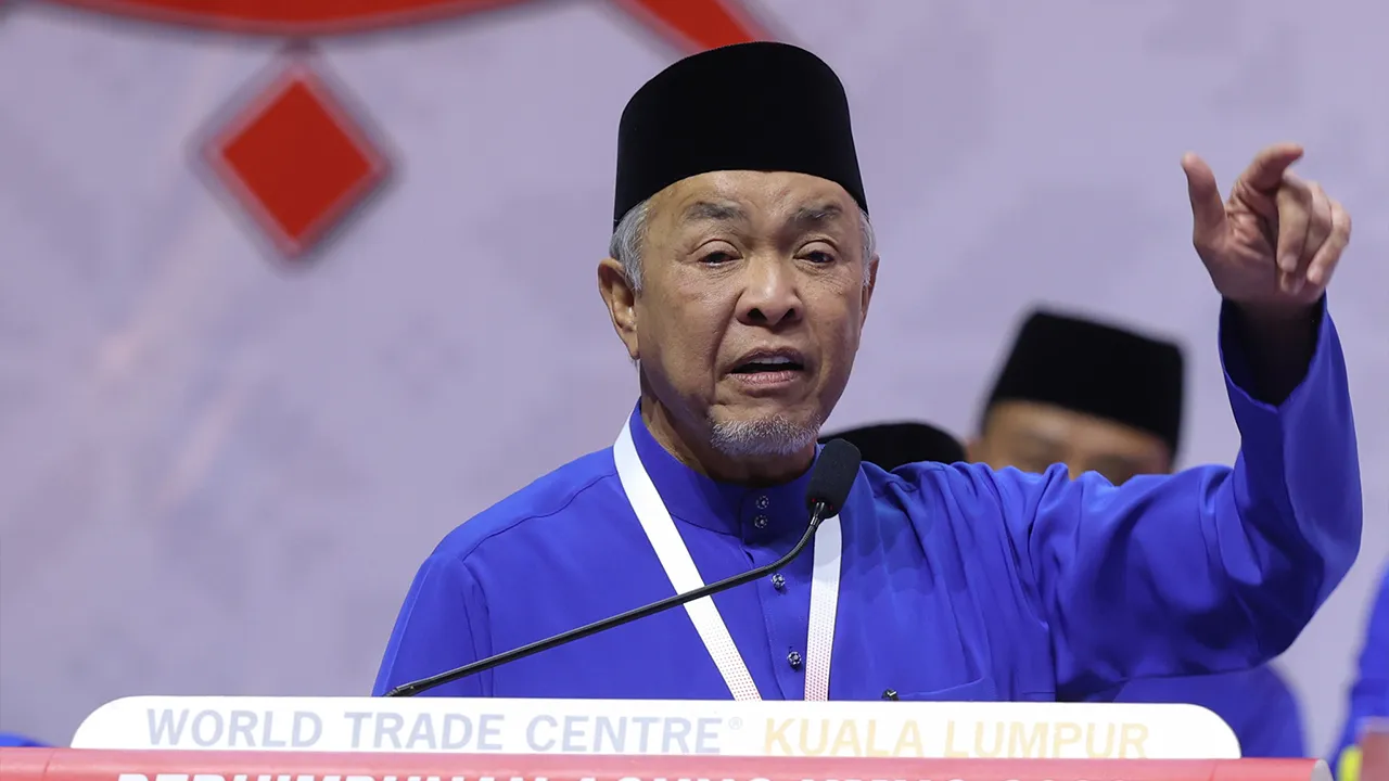 Kuala Lumpur , 12 September 2026. Presiden UMNO, Datuk Seri Ahmad Zahid Hamidi menyampaikan ucapan pergulungan sempena Perhimpunan Agong UMNO 2026 di Pusat Dagangan Dunia Kuala Lumpur.Astro AWANI 