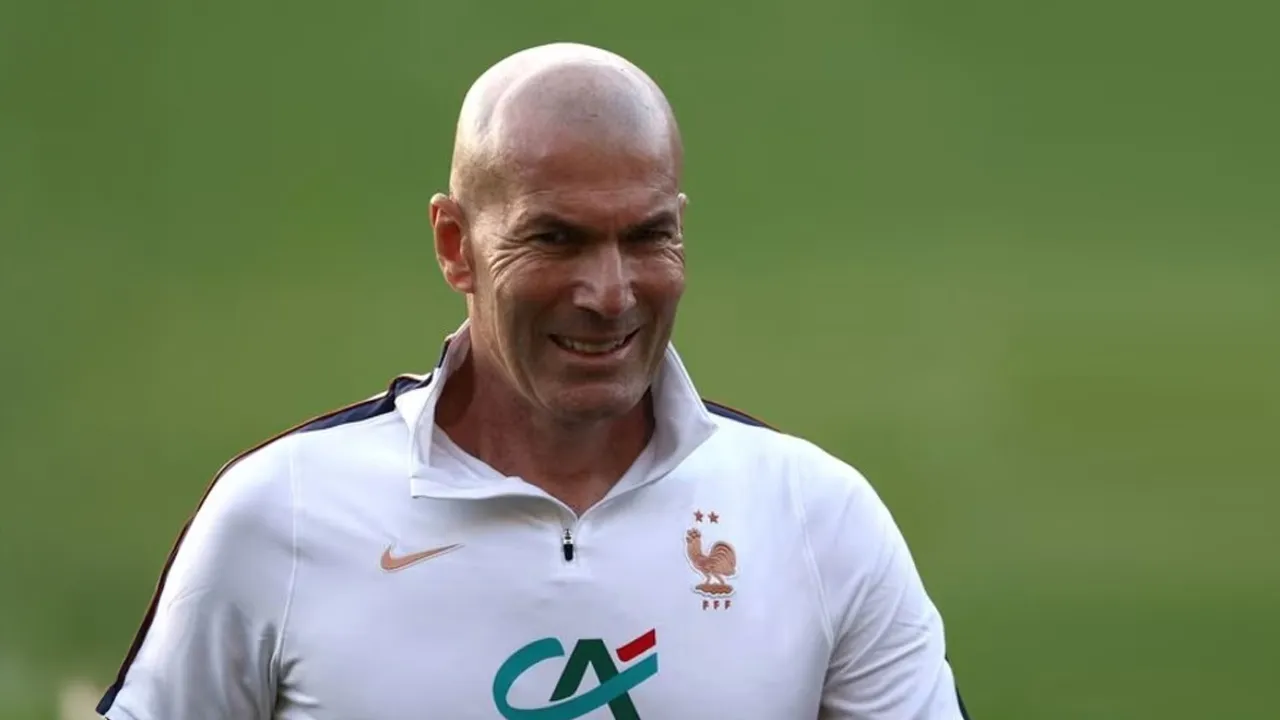 Soccer Football - Nations League - France Training - INF Clairefontaine, Clairefontaine-en-Yvelines, France - September 21, 2026 France coach Zinedine Zidane during training REUTERS/Gonzalo Fuentes