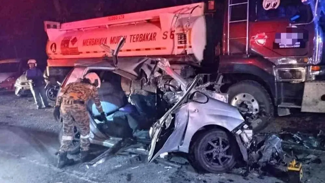 Empat lelaki maut selepas kenderaan yang dinaiki mereka terbabas dan merempuh sebuah lori yang diletakkan di bahu jalan dalam kejadian berhampiran Taman Jaya Diri Jalan Sepanggar,_Sinar Harian
