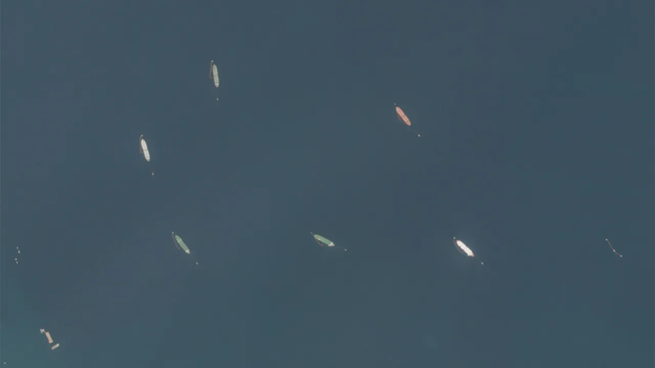 A satellite image appear to show tankers next to floating structures off the coast of Ras Tanura, Saudi Arabia, September 20, 2026. EUROPEAN UNION/COPERNICUS SENTINEL-2/Handout via REUTERS. THIS IMAGE HAS BEEN SUPPLIED BY A THIRD PARTY. MANDATORY CREDIT.