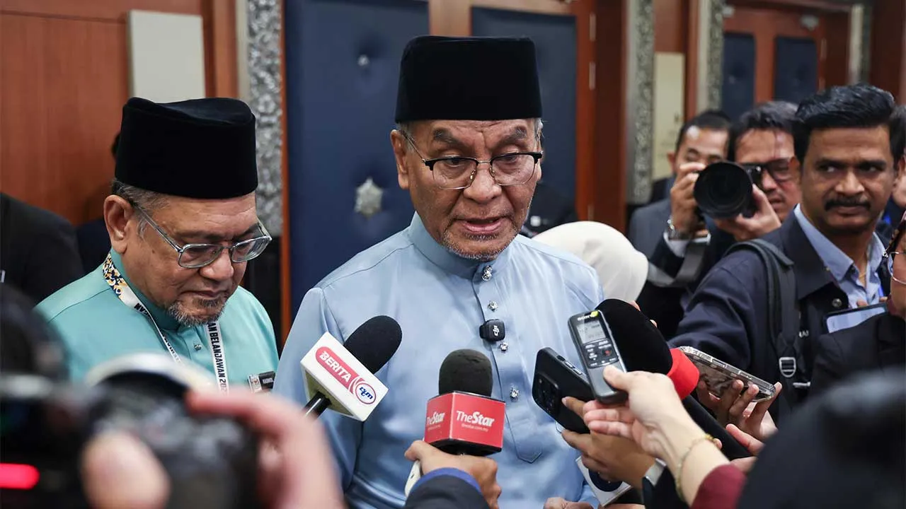 KUALA LUMPUR, 9 Okt - Menteri Kesihatan Datuk Seri Dr Dzulkefly Ahmad ketika ditemu bual pengamal media selepas perbentangan Belanjawan 2027 oleh Perdana Menteri Datuk Seri Anwar Ibrahim yang juga Menteri Kewangan, di Dewan Rakyat, hari ini.  - fotoBERNAMA (2026) HAK CIPTA TERPELIHARA