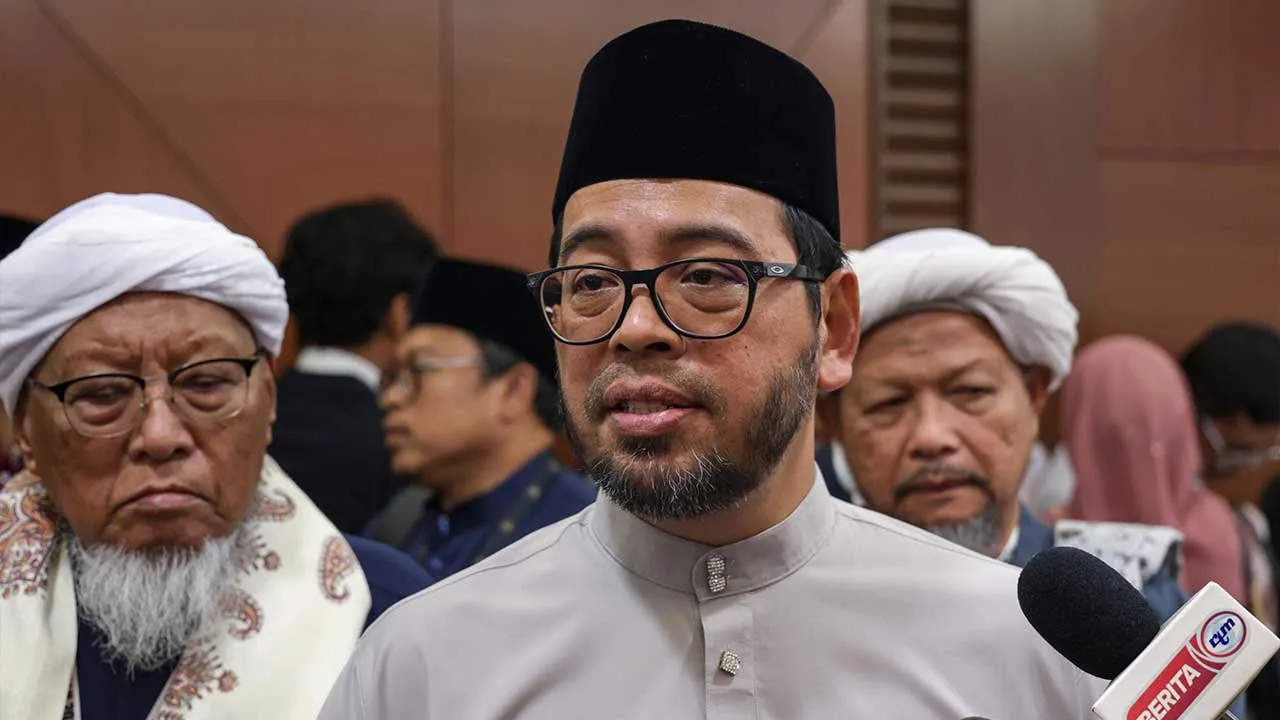 KUALA LUMPUR, 9 Okt - Menteri di Jabatan Perdana Menteri (Hal Ehwal Agama) Dr Zulkifli Hasan bercakap pada sidang media selepas pembentangan Belanjawan 2027 di Dewan Rakyat hari ini.  - fotoBERNAMA (2026) HAK CIPTA TERPELIHARA