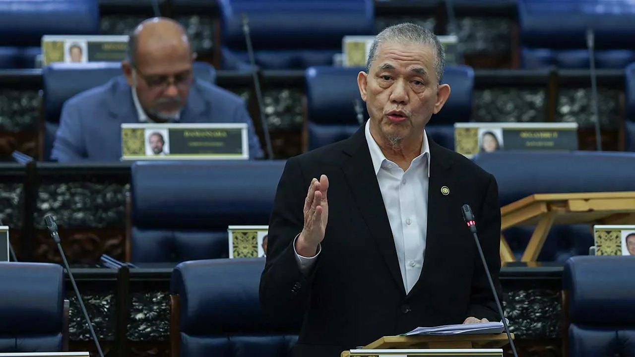 KUALA LUMPUR, 27 Okt -- Timbalan Perdana Menteri merangkap Menteri Peralihan Tenaga dan Transformasi Air Datuk Seri Fadillah Yusof ketika menggulung perbahasan sempena Mesyuarat Ketiga, Penggal Kelima, Parlimen ke-15 di Bangunan Parlimen hari ini.  -- fotoBERNAMA (2026) HAK CIPTA TERPELIHARA