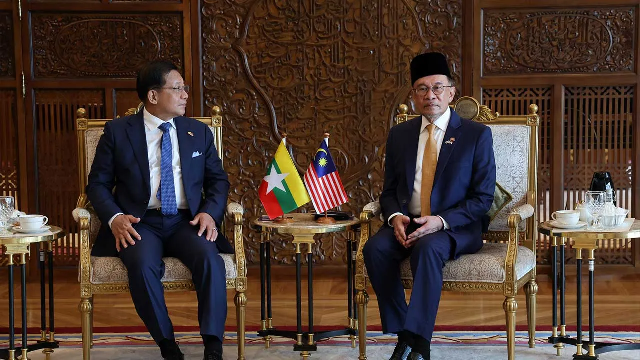 PUTRAJAYA, Oct 8 - Prime Minister Datuk Seri Anwar Ibrahim holds a four-eyed meeting with Myanmar President Min Aung Hlaing at Perdana Putra Complex here today.  The Prime Minister welcomed Min Aung Hlaing at the building at 9 am, followed by an official welcoming ceremony. - fotoBERNAMA (2026) COPYRIGHT RESERVED  Photographed By: MOHD HUZAINI DAUD