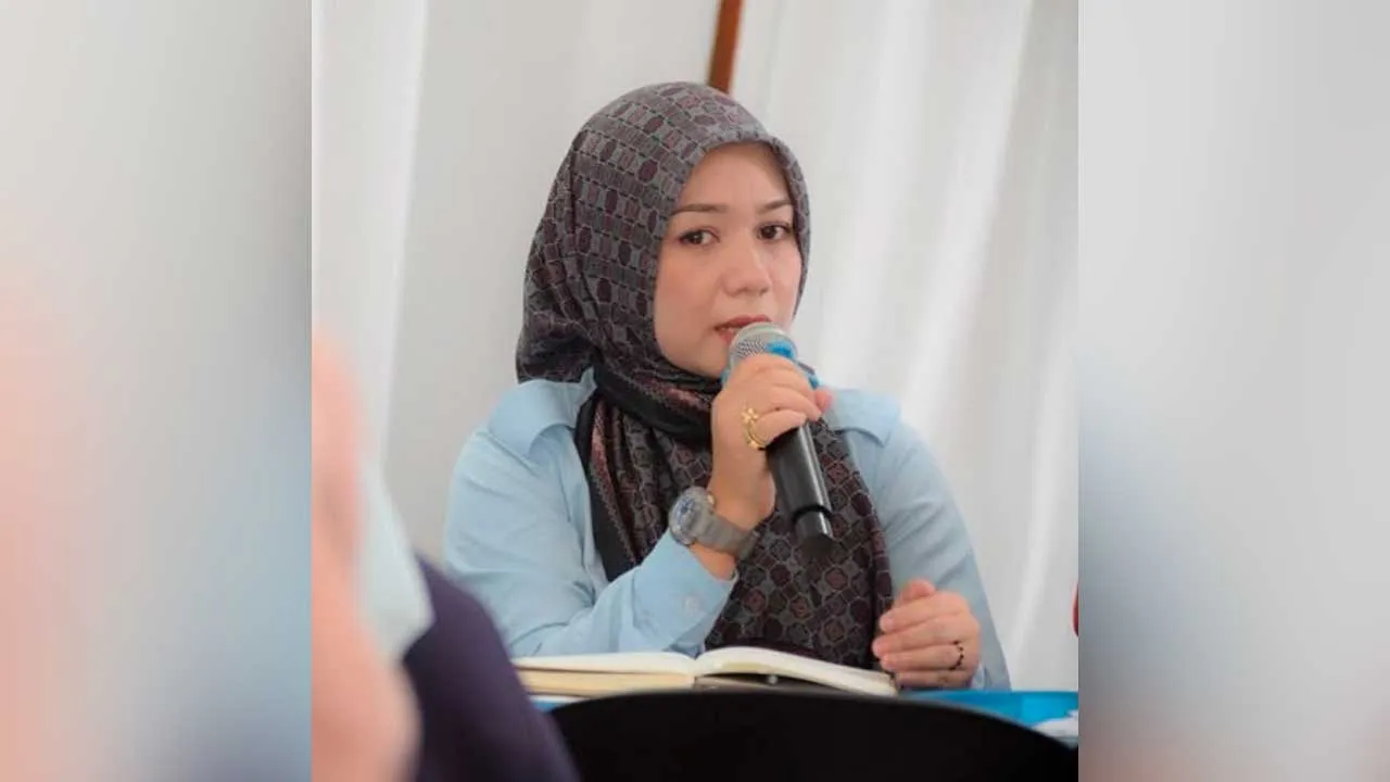 Amira menegaskan, sekiranya Rafizi gagal untuk berbuat demikian, kerjaya politiknya akan berakhir selepas PRU akan datang. - Gambar AMK